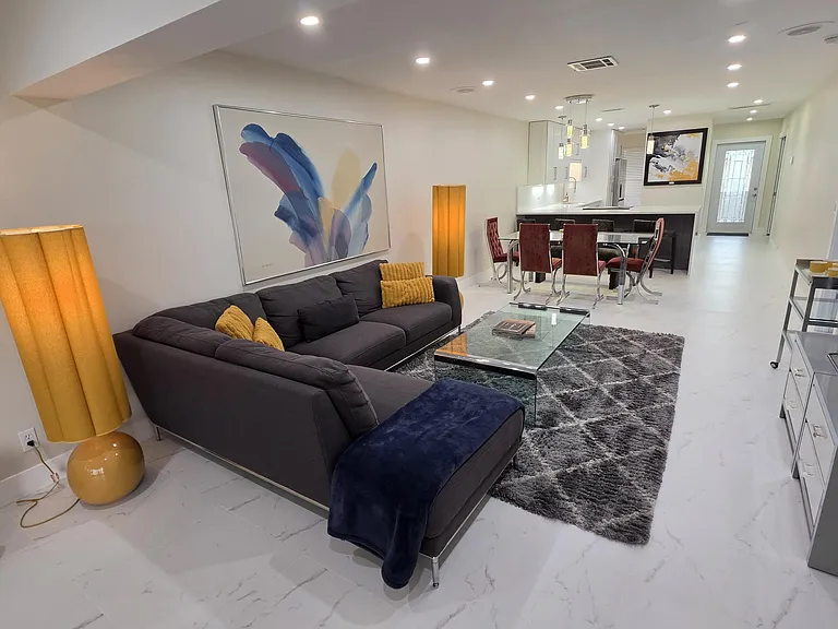 1631 NW 18th Ave #201 — Photo 17
