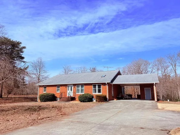 525 Valley Dr, Callao, VA 22435