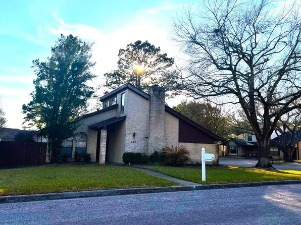 102 Briar Ridge Dr, Bellville, TX 77418