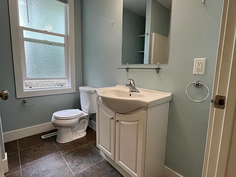 556 Franklin St #1 — Photo 8