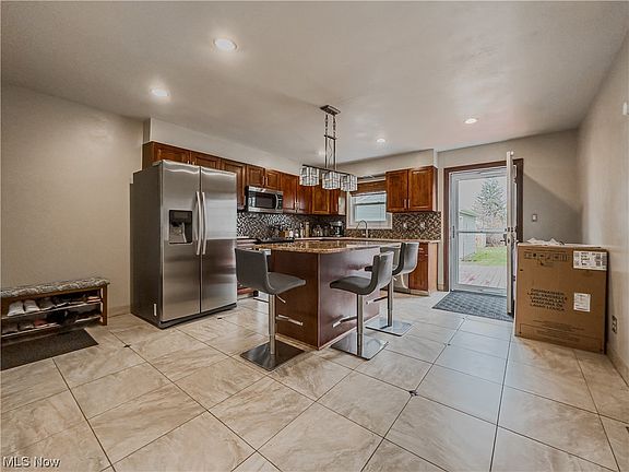3rd image of 1642 Vernon Ave NW