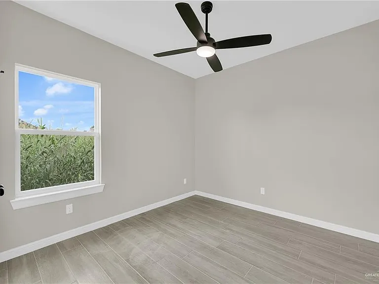 905 Crestview St #2 — Photo 11