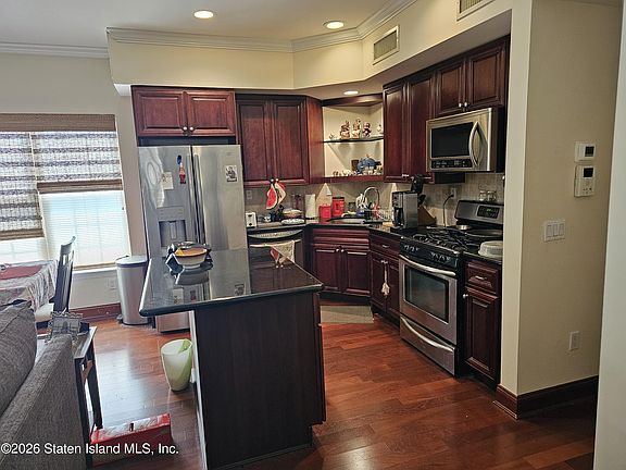 4th image of 3871 Amboy Rd Ste 404