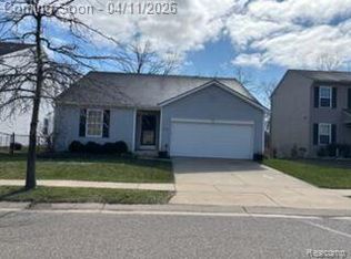 2910 Kalkaska River Dr, Fowlerville, MI