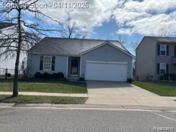 2910 Kalkaska River Dr, Fowlerville, MI 48836