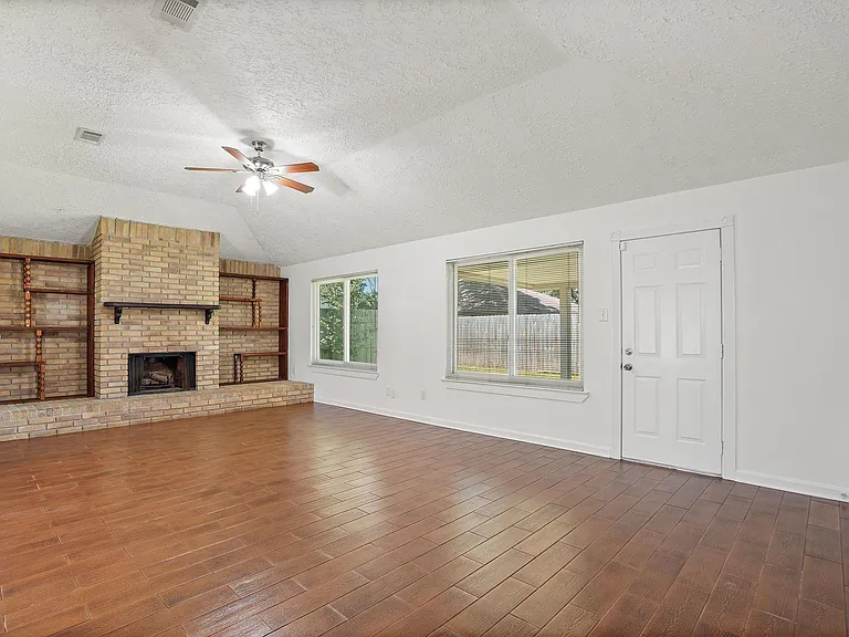 9731 Shell Rock Rd — Photo 5