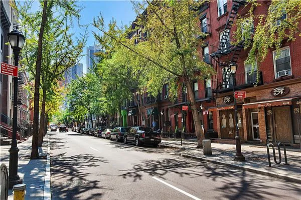 Sold by R New York | media 1