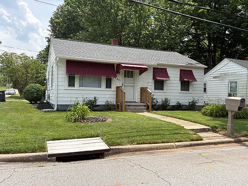 203 Berry St Photo 1