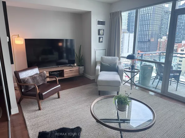 116 George St #1103, Toronto, ON M5A 3S2
