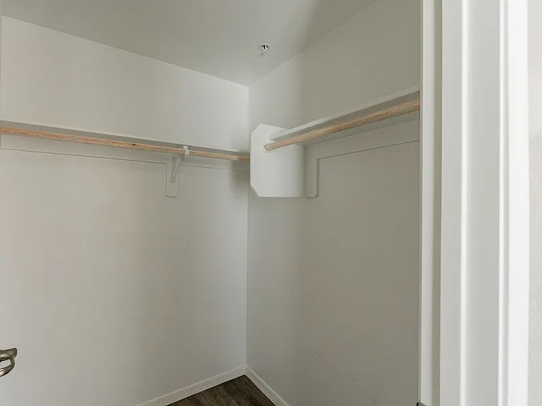 Bellevue Apartments — Photo 17