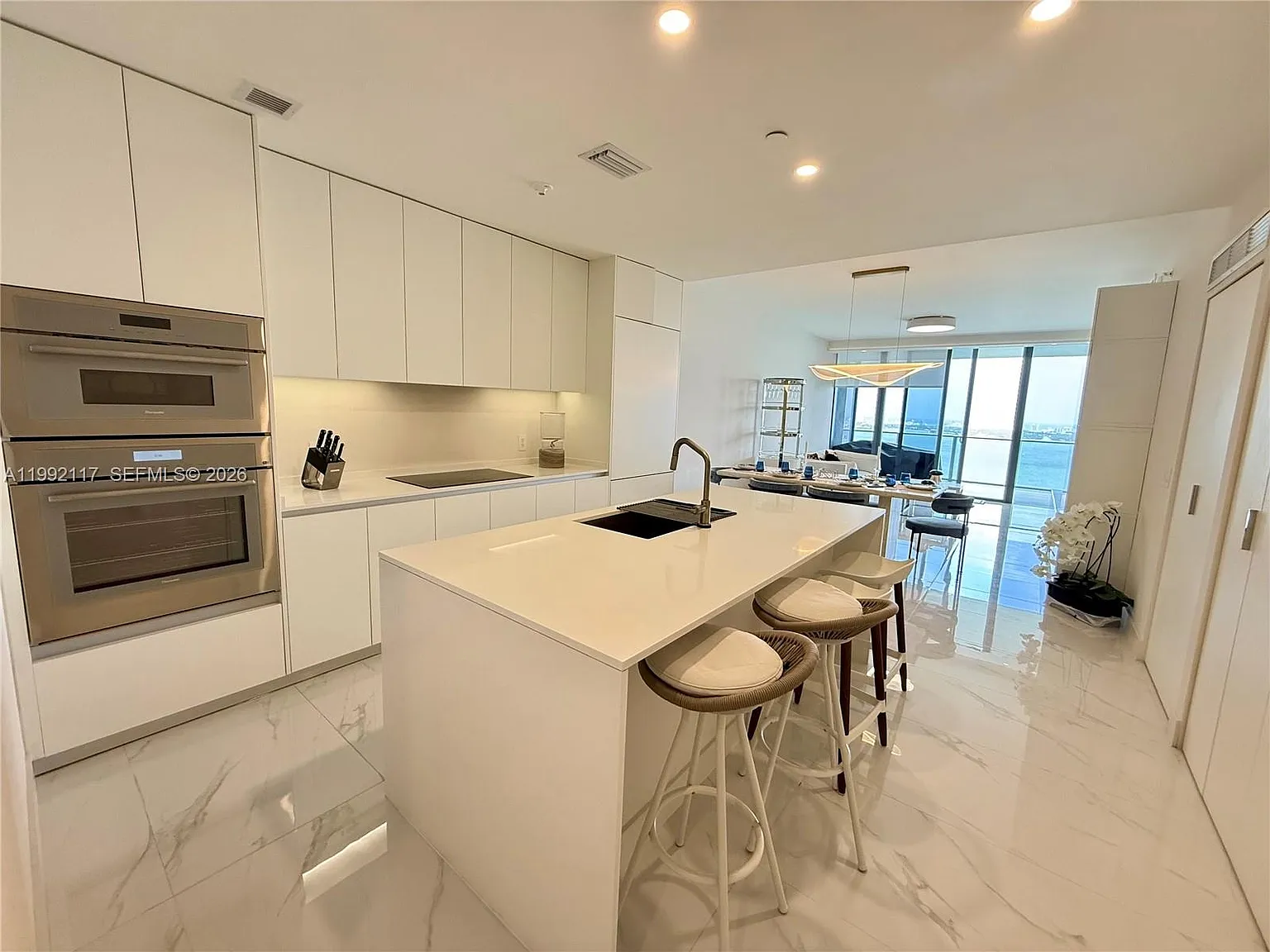 2 bed, 1283 sqft, $9,500 — Photo 2