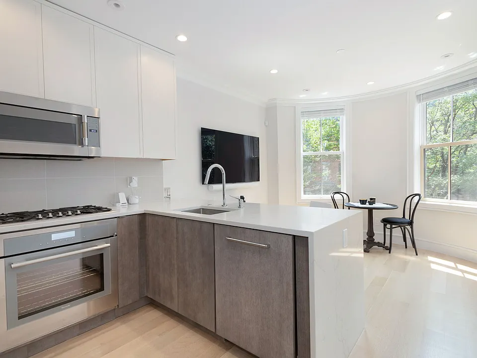 53 Rutland Sq #2