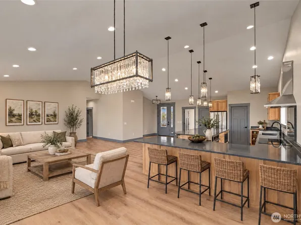 76 S Meadowbrook Ln, East Wenatchee, WA 98802