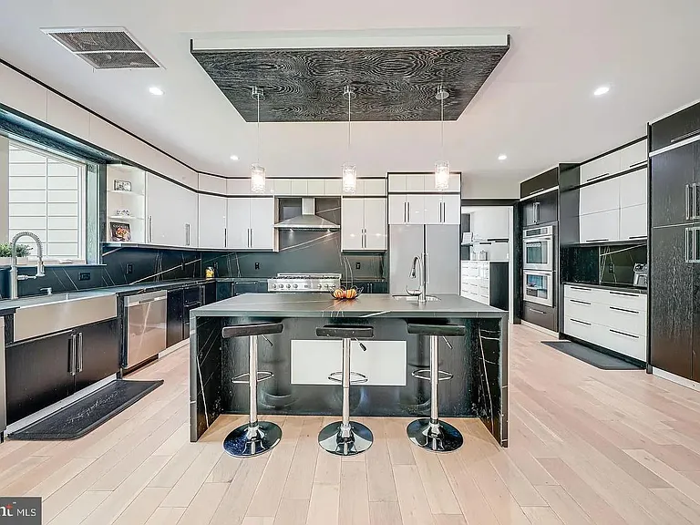 9908 Blake Ln — Photo 15
