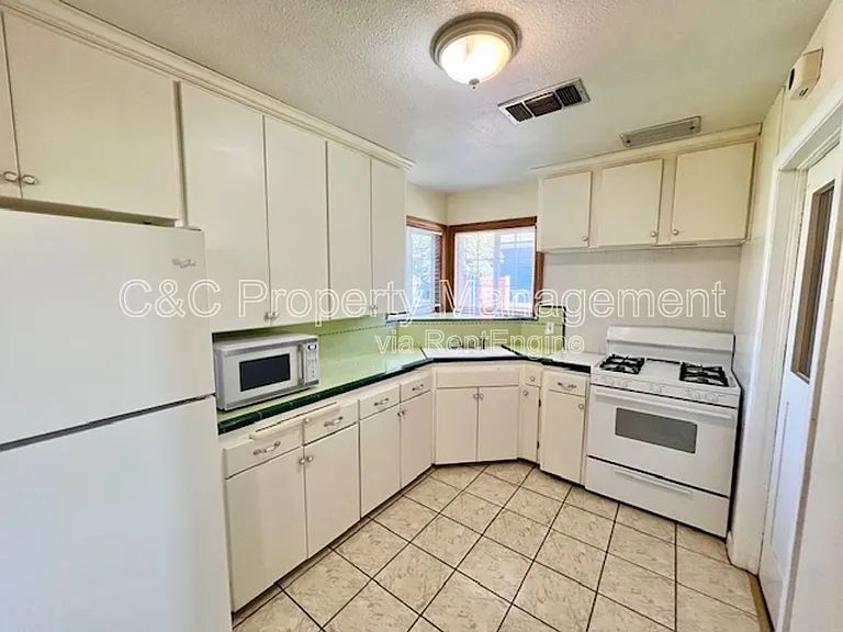 1720 Cherry Ave — Photo 4