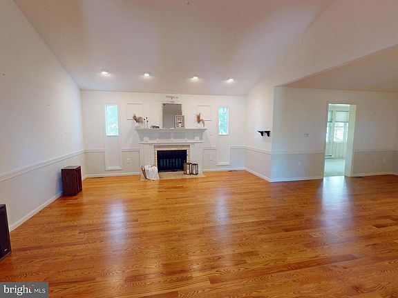 2nd image of 128 Colonial Ct