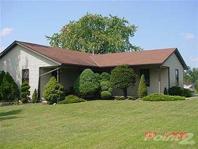 WELCOME HOME! NICE CLEAN HOME~ FRESH PAINT~NEWER CARPET~ BEAUTIFULLY LANDSCAPED~ ALL YOU HAVE TO DO IS MOVE IN. SELLER WANTS OFFER. CALL TO VIEW THIS HOME TODAY.