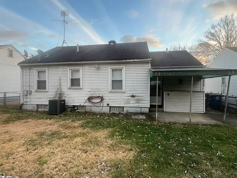 4425 Saint James Ave — Photo 2