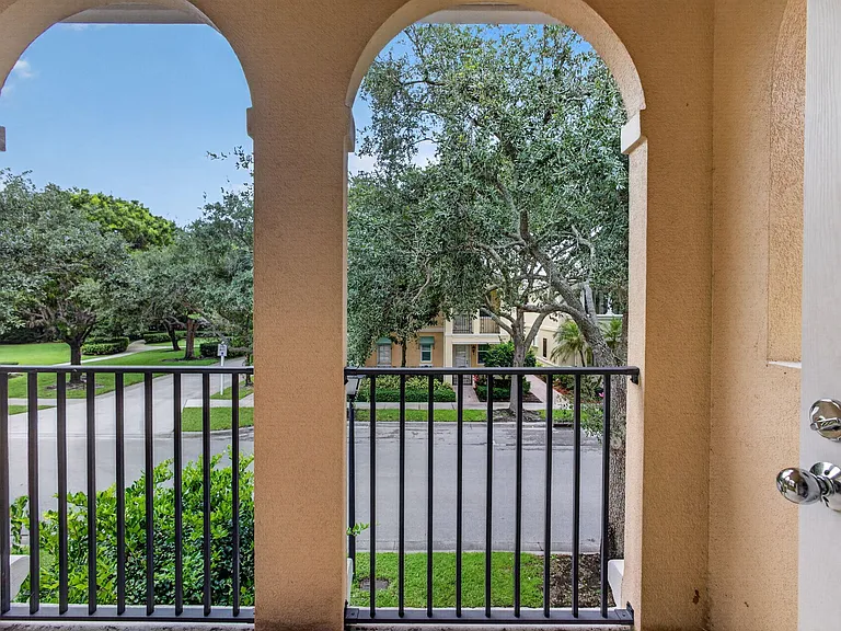 213 Barcelona Dr — Photo 27