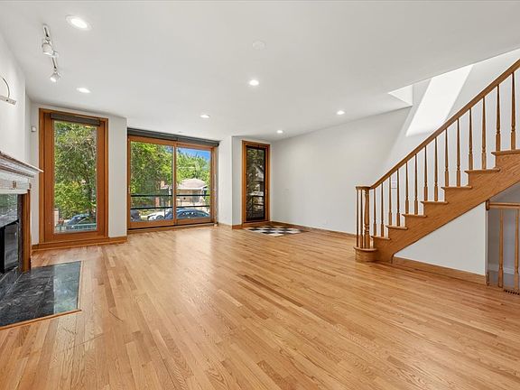 3rd image of 1757 W Newport Ave