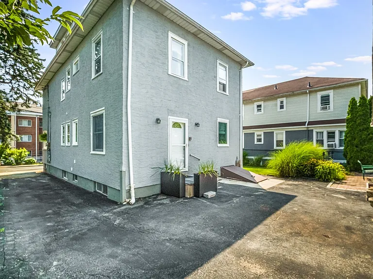 57 Circuit Ave — Photo 28