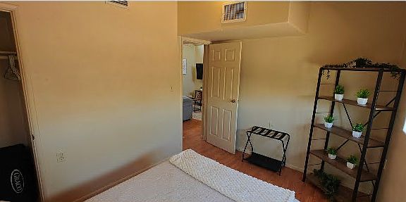 5th image of 625 N Norton Ave #625