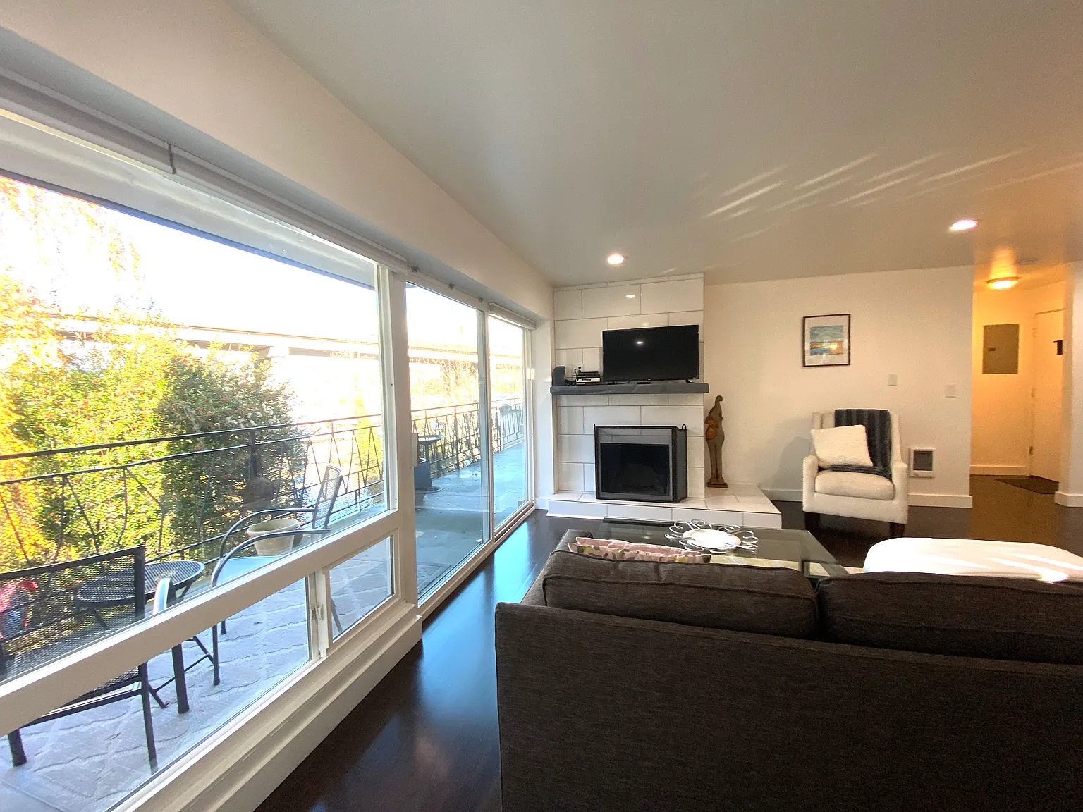 2 bed, 700 sqft, $2,600 — Photo 3