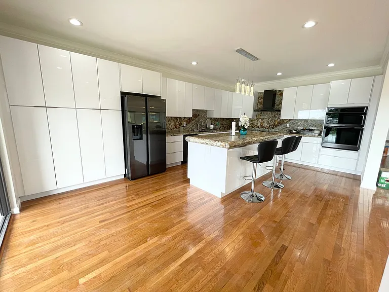 2045 Mott Smith Dr — Photo 6