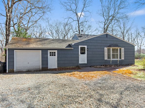60 Wendell Comrie Rd, Ledyard, CT 06339