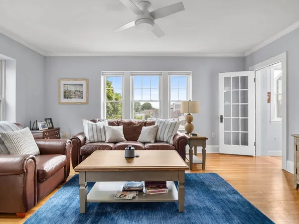 21 Bradlee Rd APT 34, Medford, MA 02155