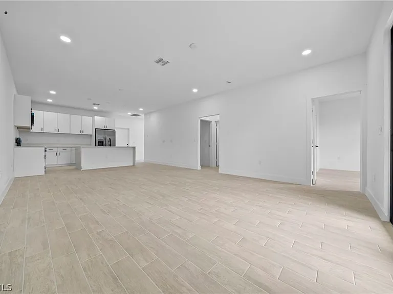 4733 27th St SW — Photo 5