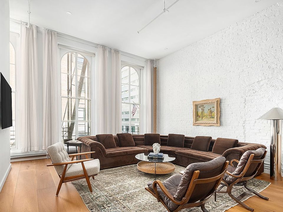 1st image of 132 Duane St APT 2