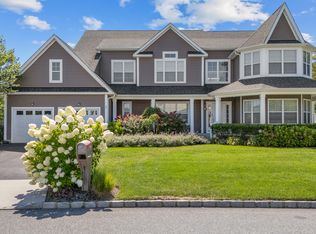 27 Lilac Ln, Ridge, NY 11961