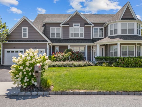 27 Lilac Ln