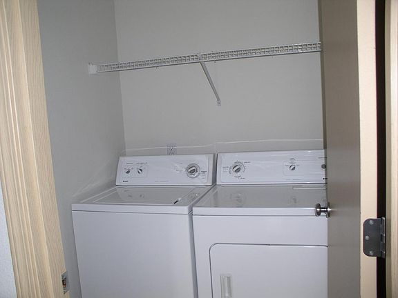 5th image of 1107 W 32nd Pl