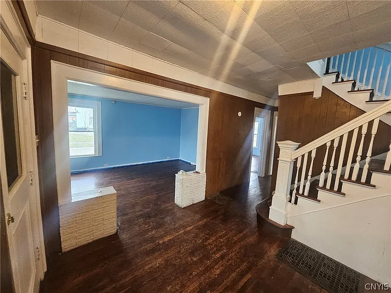1330 Midland Ave — Photo 3