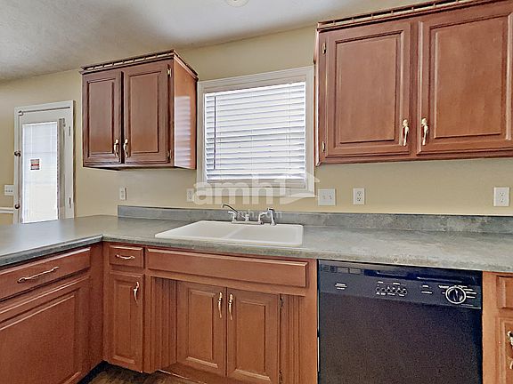 4th image of 1103 Bolton Dr