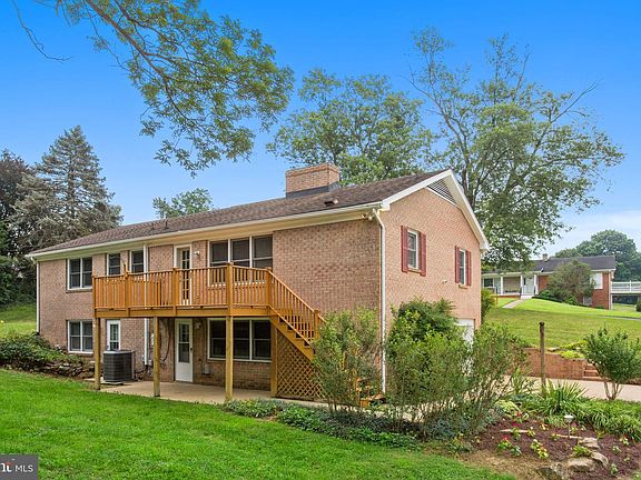 4th image of 206 Belmont Dr