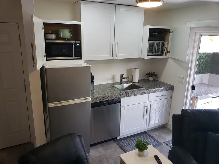 237 S Clementine St #8 — Photo 12