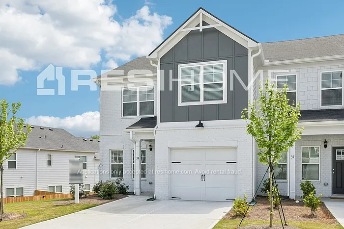 3 bed, 2.5 bath, 1752 sqft, $2,049 — Photo 3