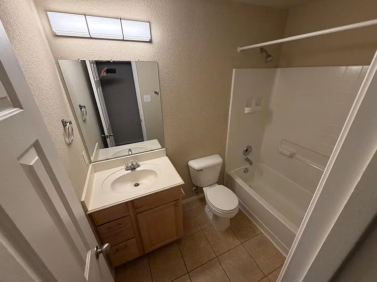 1139 Landon Ln — Photo 24