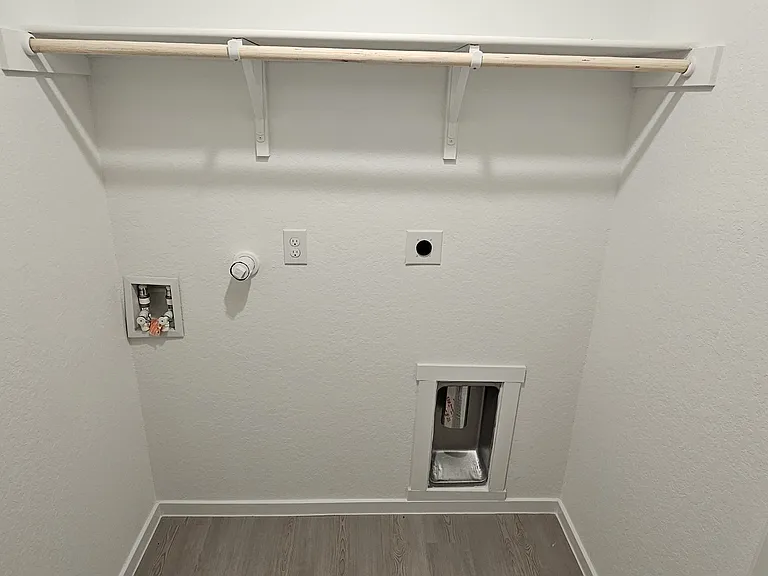 7805 Thor Dr — Photo 8
