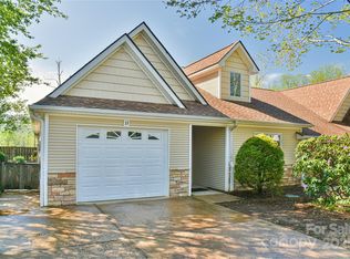 33 Honeycomb Cir, Swannanoa, NC 28778