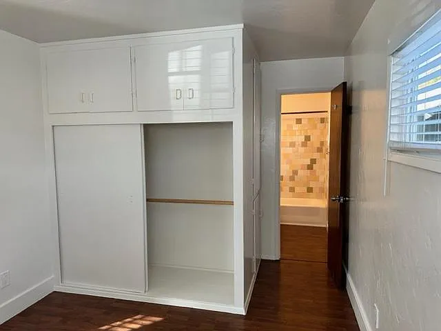 236 W East St W — Photo 9