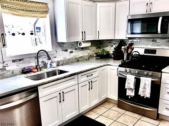 4th image of 202 Chatsworth Dr