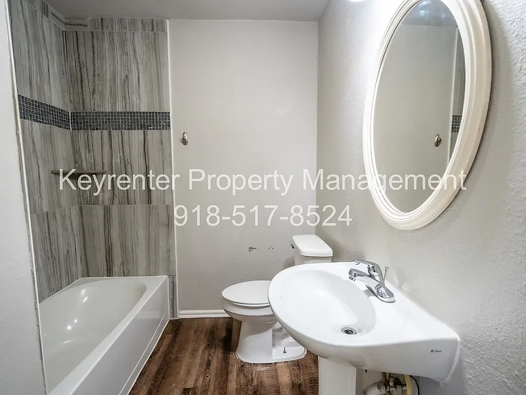 E 15th St Duplex — Photo 6