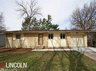 421 Glenhaven Dr, Lincoln, NE 68505