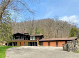 33861 Ahrens Ct, Prairie Du Chien, WI 53821