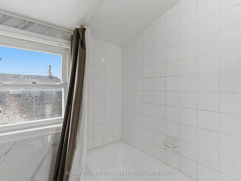 25 Pelham Rd #UPPER — Photo 18