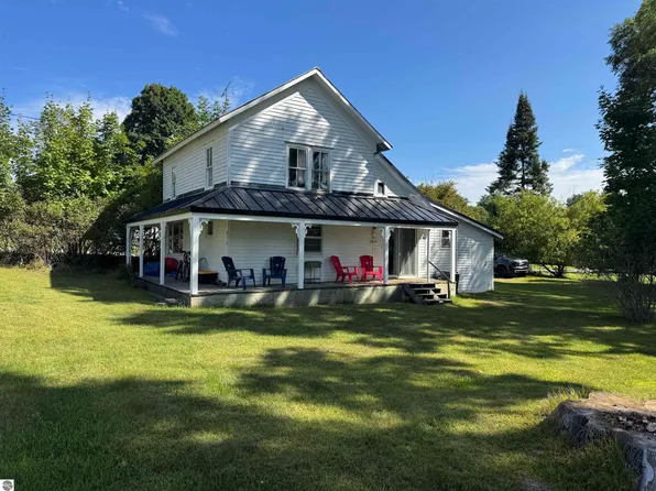 412 Richardi St, Bellaire, MI 49615